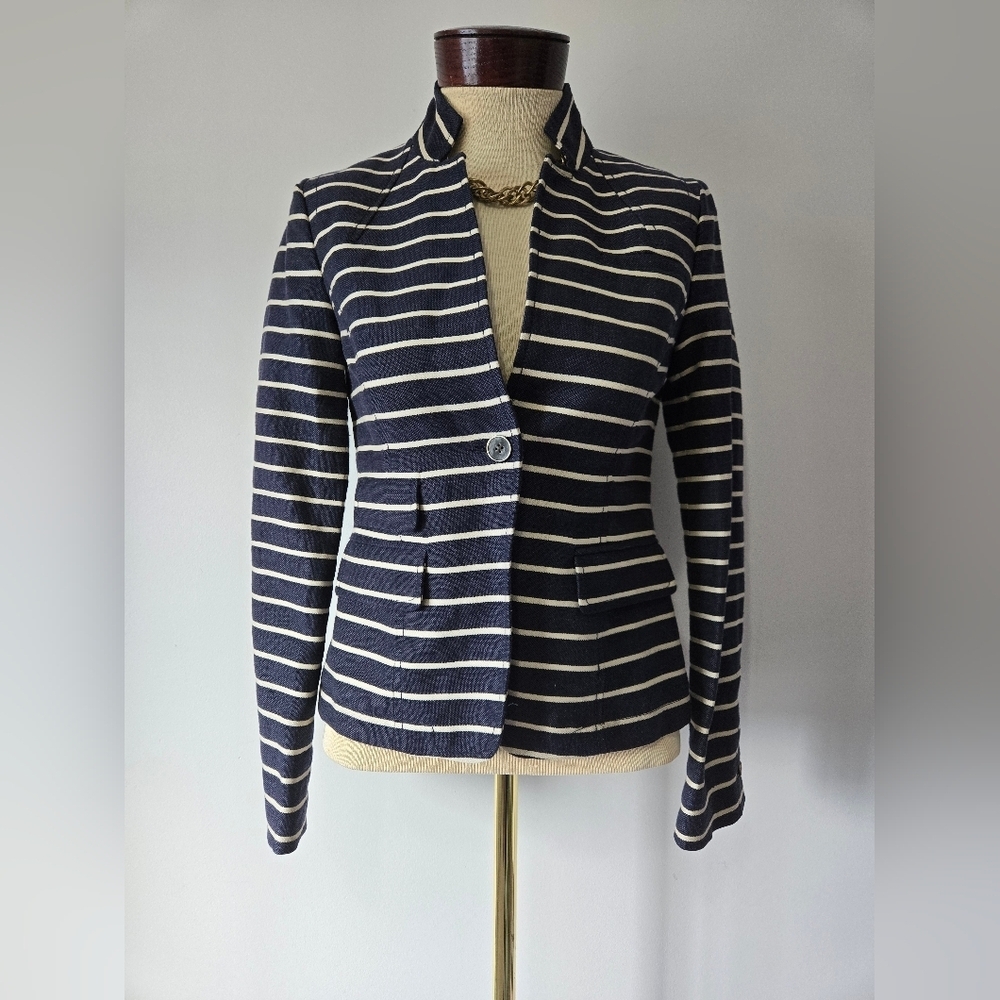 BANANA REPUBLIC Linen And Cotton Striped Navy and Cream Blazer Jacket. Size 0